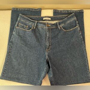 LEE Platinum Label Women's 18 Med Naturally Slimming Slight Flare Stretch Jeans